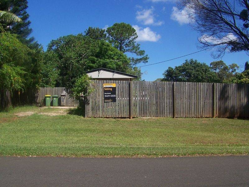 53 LUCAS DR, Lamb Island QLD 4184