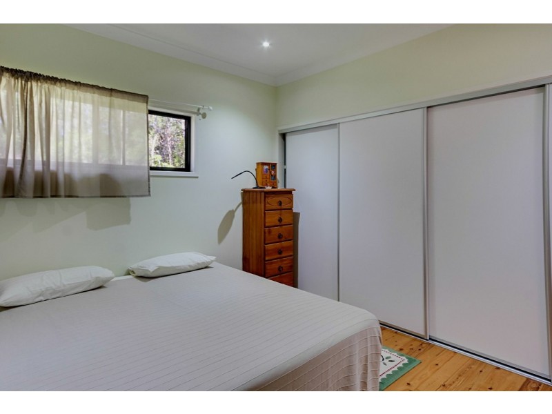 3 HELEN PARADE, Lamb Island QLD 4184