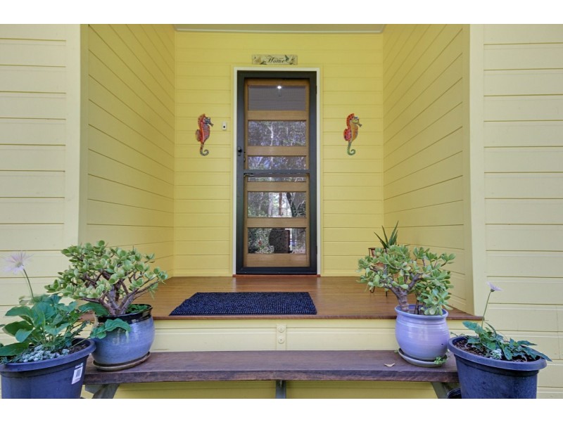 3 HELEN PARADE, Lamb Island QLD 4184