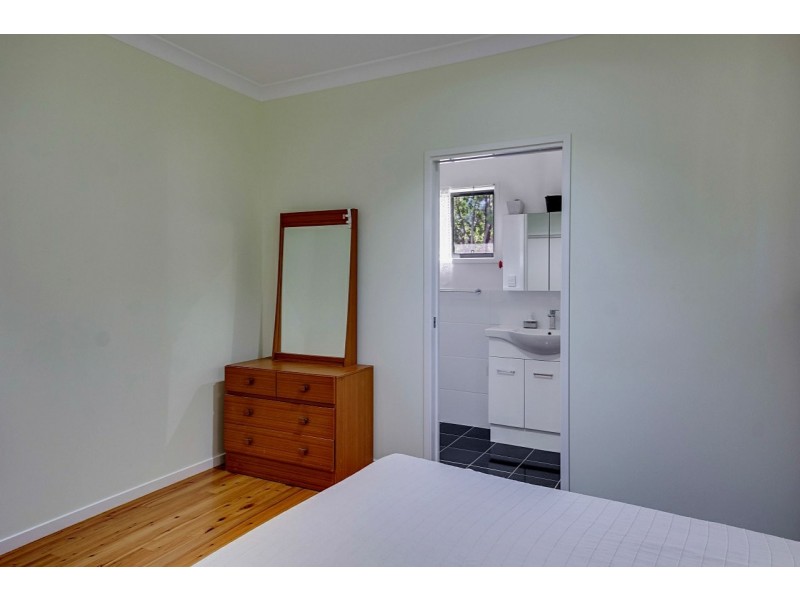 3 HELEN PARADE, Lamb Island QLD 4184