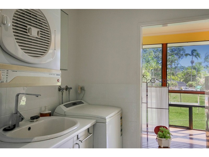 3 HELEN PARADE, Lamb Island QLD 4184