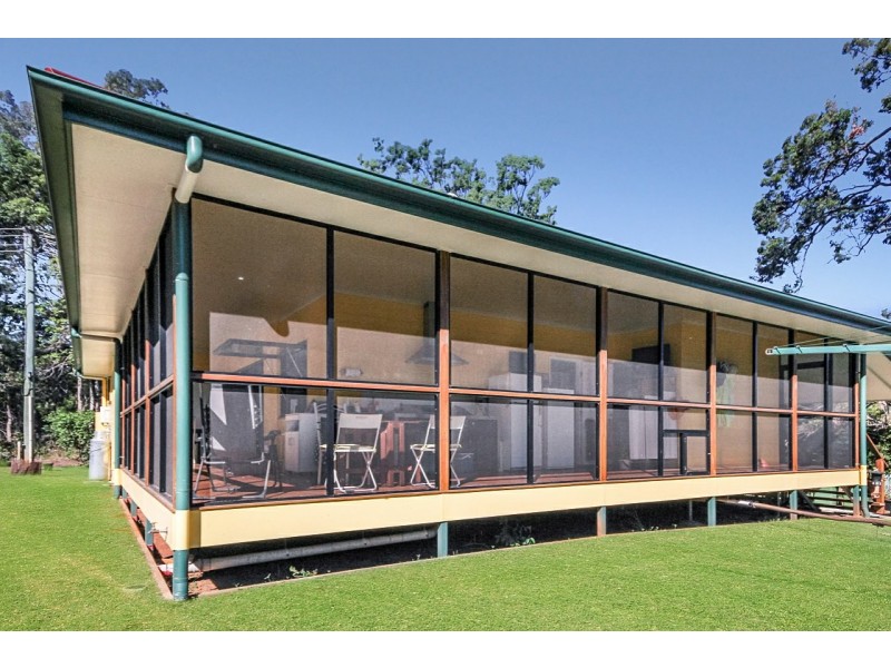 3 HELEN PARADE, Lamb Island QLD 4184