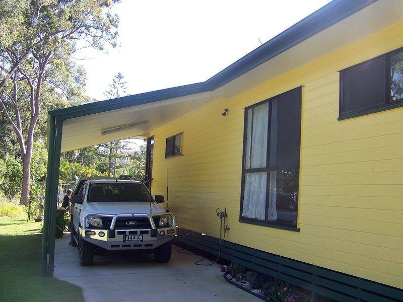 3 HELEN PARADE, Lamb Island QLD 4184