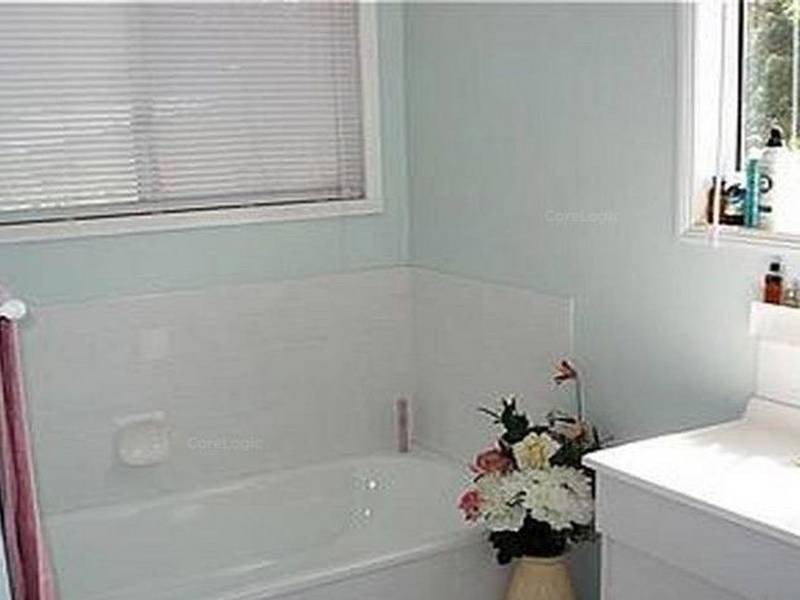 17 HALCYON STREET, Lamb Island QLD 4184