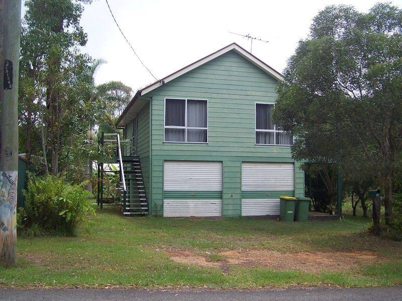17 HALCYON STREET, Lamb Island QLD 4184