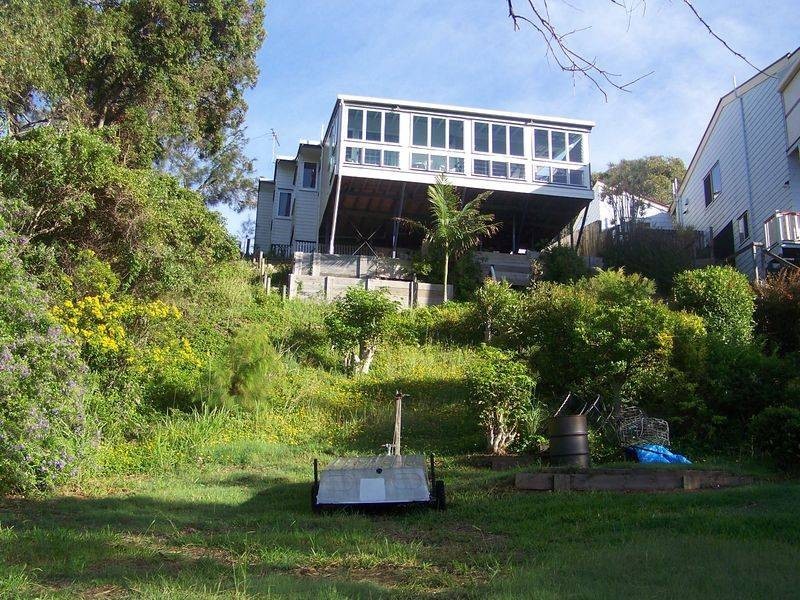 40 RESTHAVEN DRIVE, Lamb Island QLD 4184