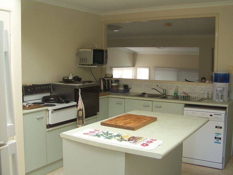 40 RESTHAVEN DRIVE, Lamb Island QLD 4184