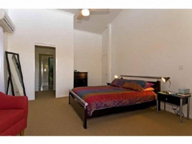 25 MICHAEL AVE, Lamb Island QLD 4184