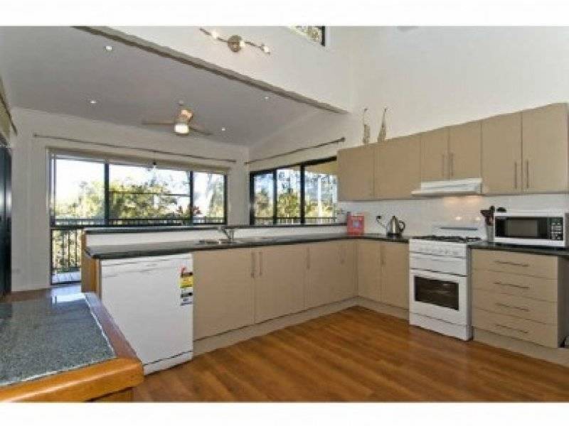 25 MICHAEL AVE, Lamb Island QLD 4184