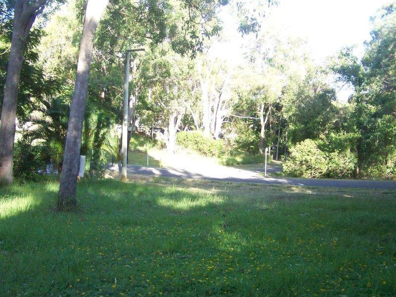 9 Lenard Street, Lamb Island QLD 4184