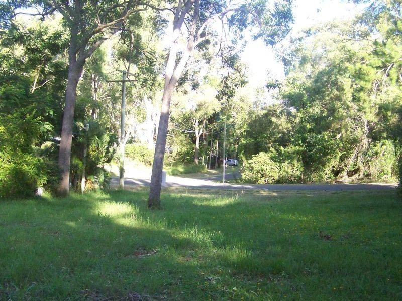 9 Lenard Street, Lamb Island QLD 4184