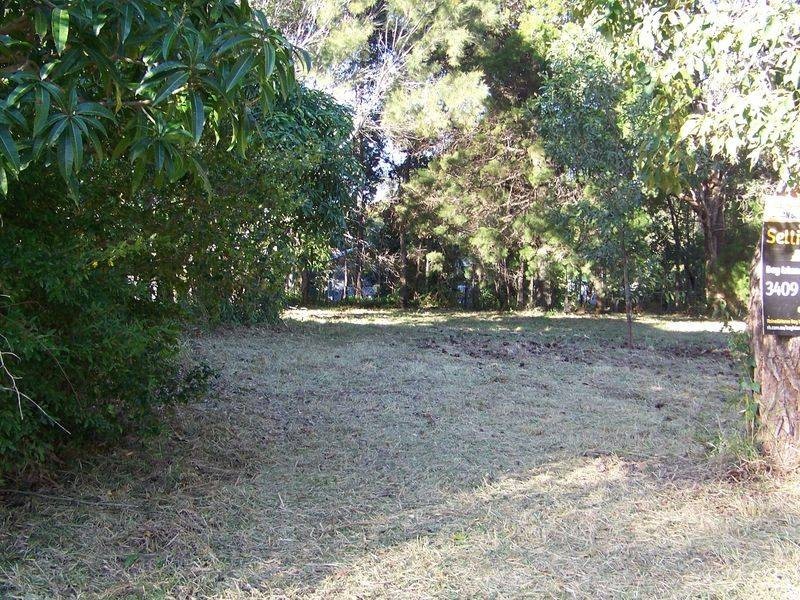 18 Flora Street, Lamb Island QLD 4184