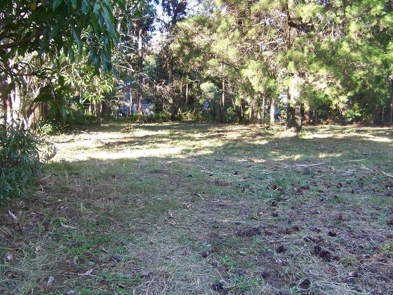 18 Flora Street, Lamb Island QLD 4184