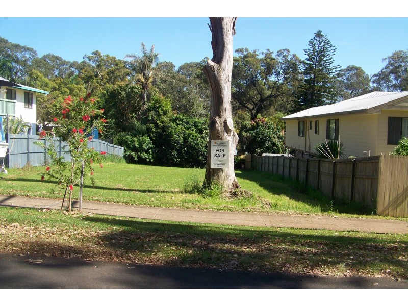 128 Lucas Drive, Lamb Island QLD 4184