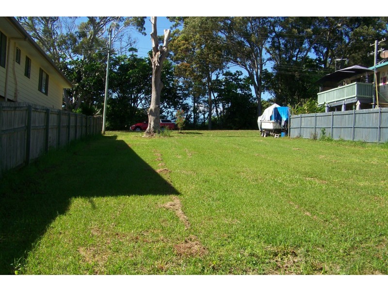 128 Lucas Drive, Lamb Island QLD 4184
