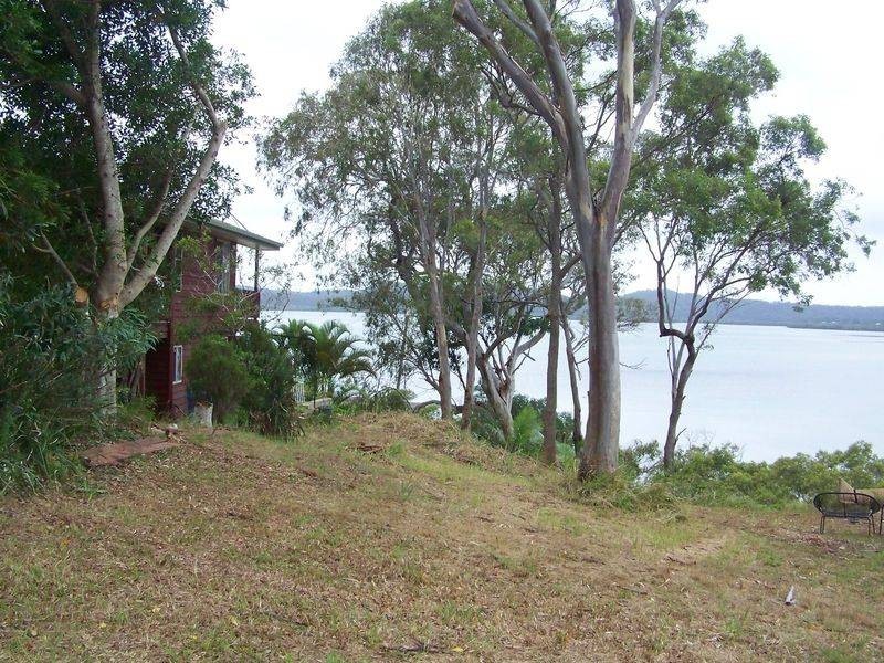 18 Resthaven Drive, Lamb Island QLD 4184