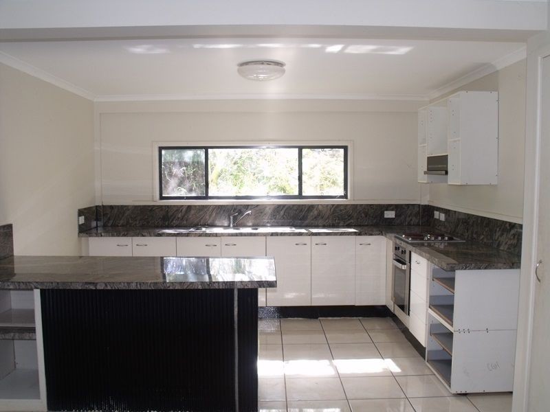 6 Peter Cr, Macleay Island QLD 4184
