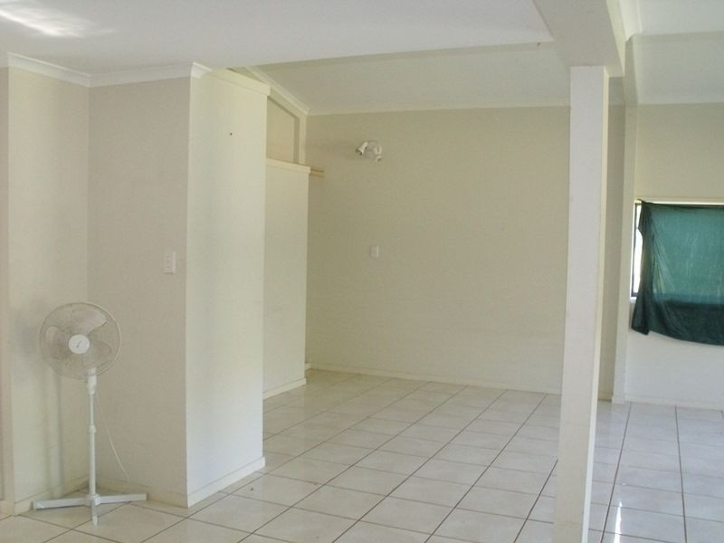 6 Peter Cr, Macleay Island QLD 4184
