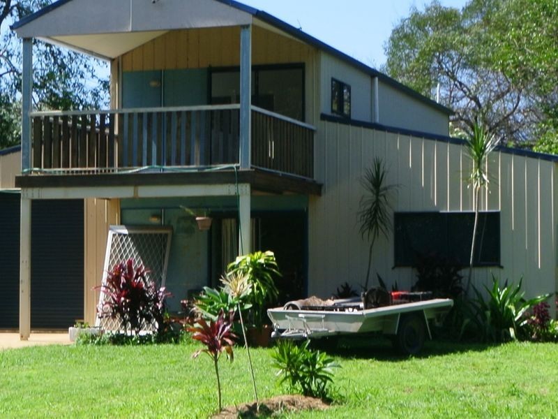 6 Peter Cr, Macleay Island QLD 4184