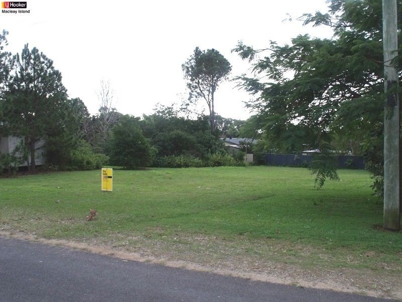 19 Scotts Rd, Macleay Island QLD 4184