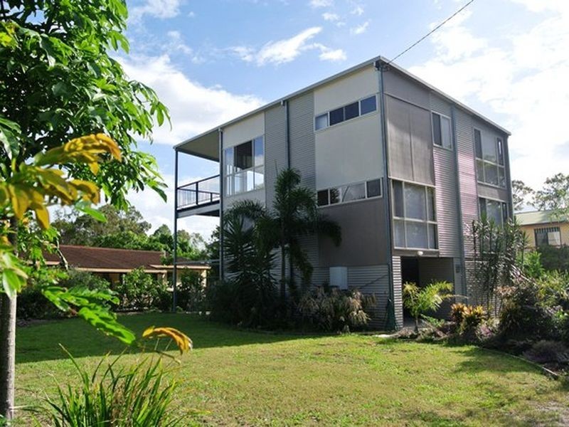34 Eatbourne Tce, Macleay Island QLD 4184