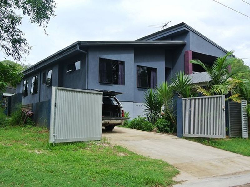 18 Waterside Dve, Macleay Island QLD 4184
