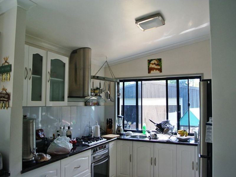 18 Waterside Dve, Macleay Island QLD 4184