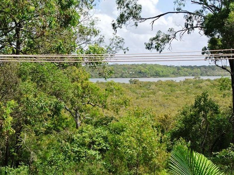 18 Waterside Dve, Macleay Island QLD 4184