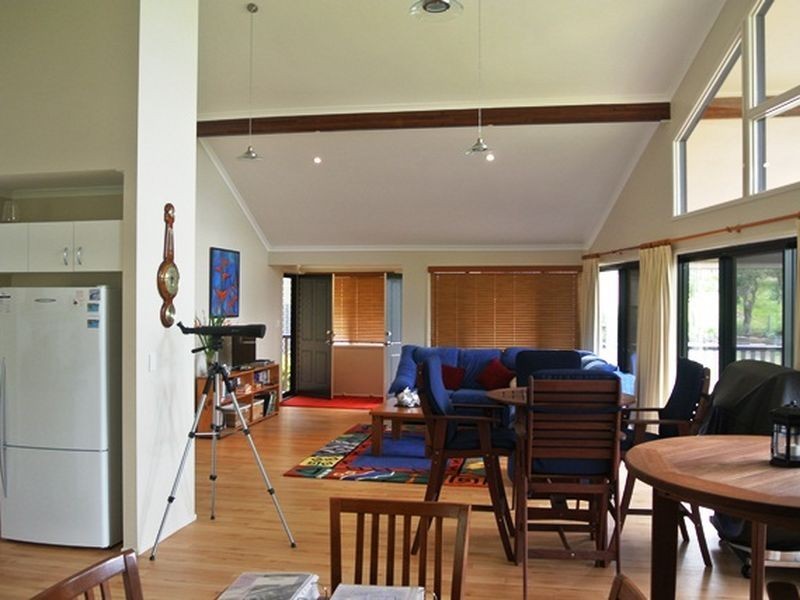 54 Beelong St, Macleay Island QLD 4184