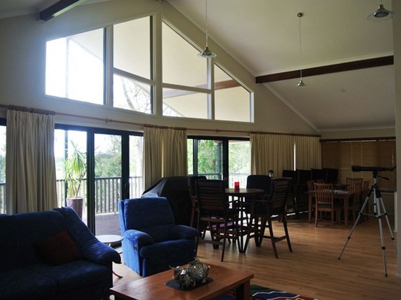 54 Beelong St, Macleay Island QLD 4184