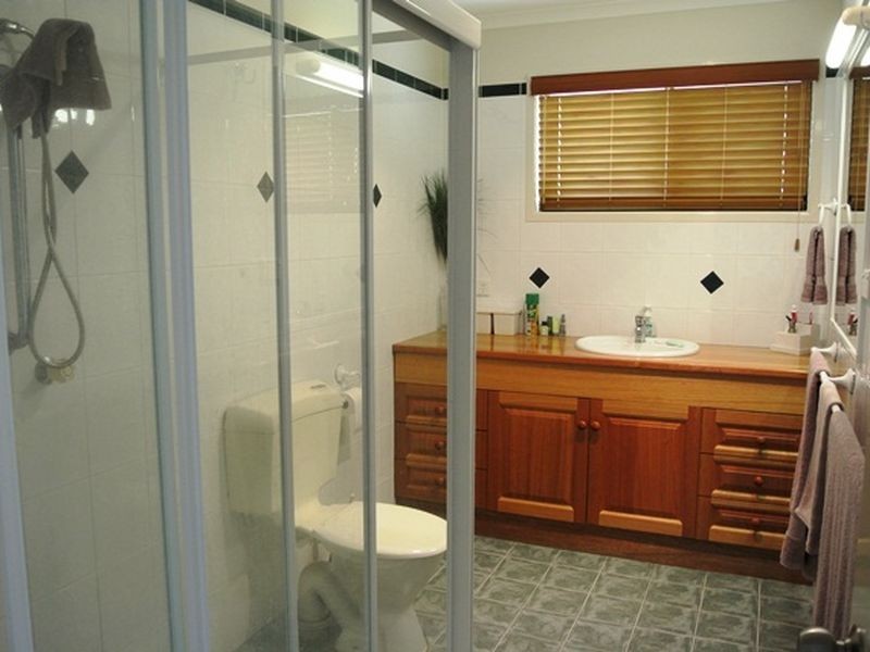 54 Beelong St, Macleay Island QLD 4184