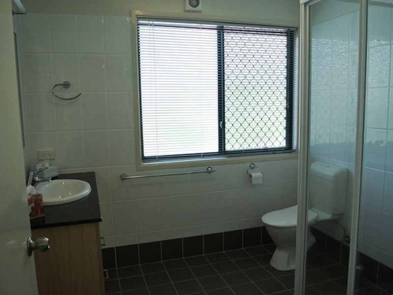 54 Beelong St, Macleay Island QLD 4184