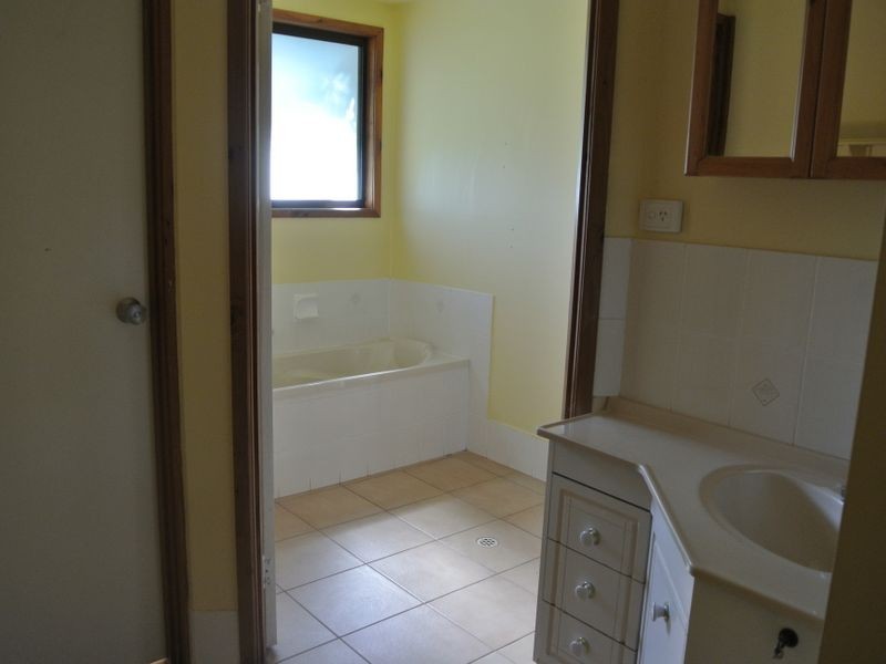 30 Vine St, Macleay Island QLD 4184