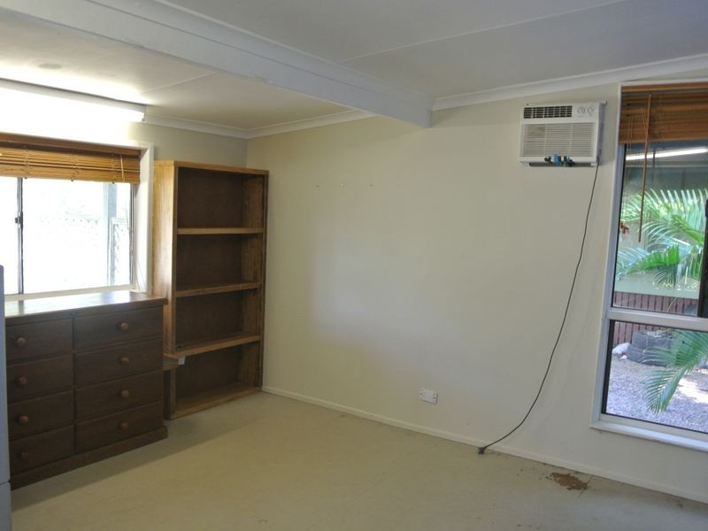 30 Vine St, Macleay Island QLD 4184