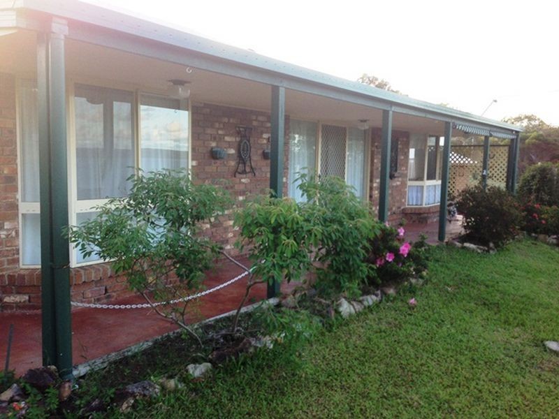 41-43 Barramundi St, Macleay Island QLD 4184