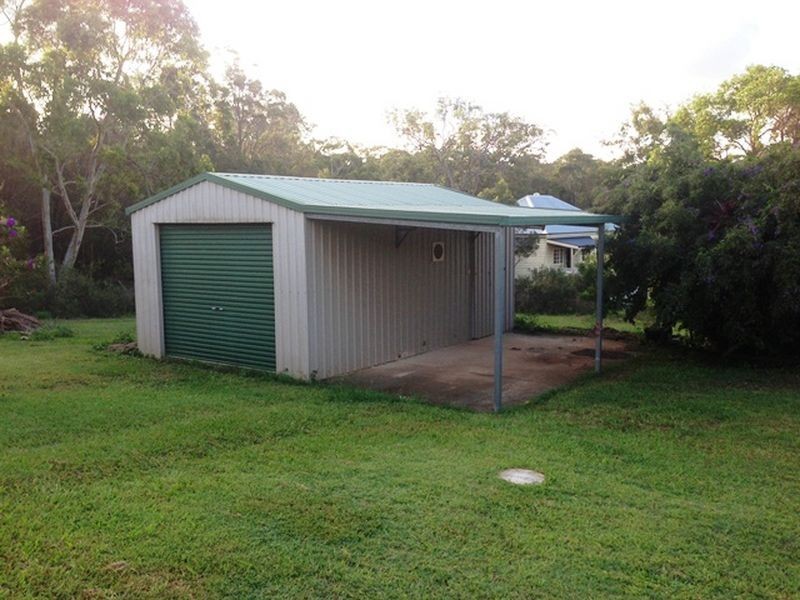 41-43 Barramundi St, Macleay Island QLD 4184