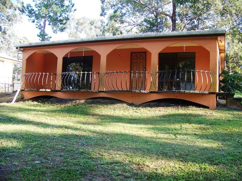 15 Helen Pde, Lamb Island QLD 4184