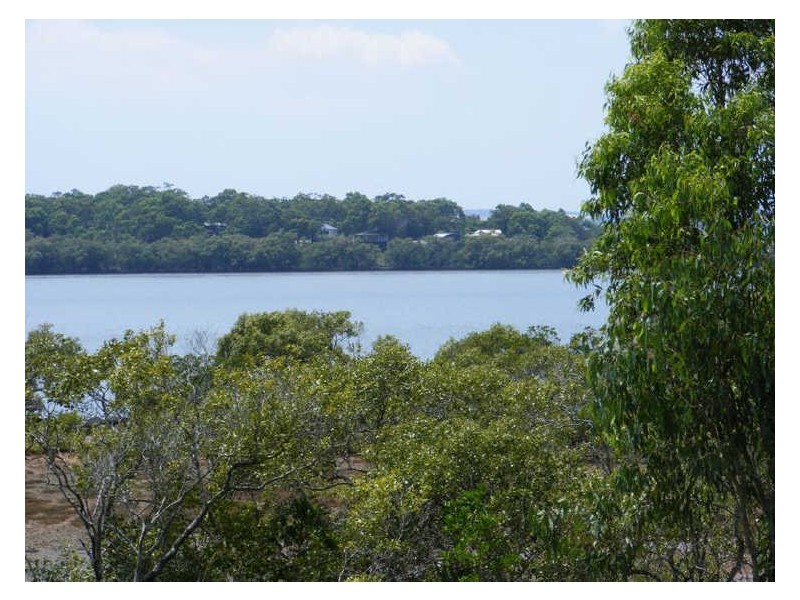 10 Hilda Crescent, Macleay Island QLD 4184