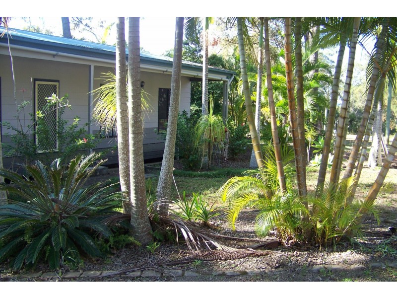 10 Peace St, Lamb Island QLD 4184