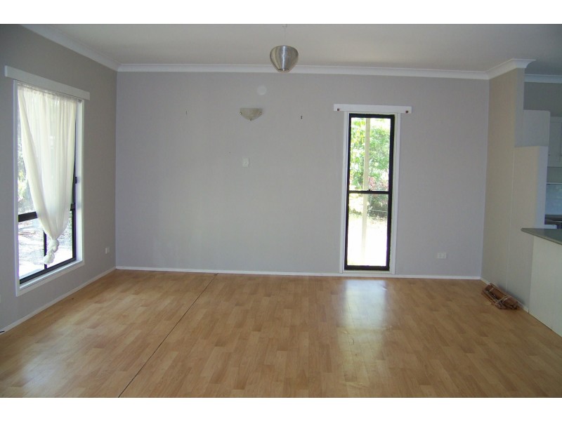 10 Peace St, Lamb Island QLD 4184