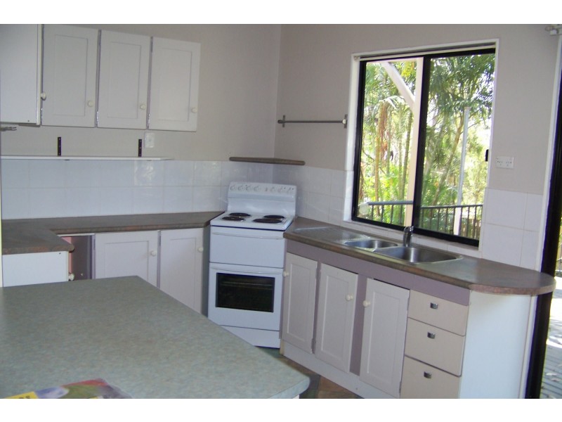 10 Peace St, Lamb Island QLD 4184