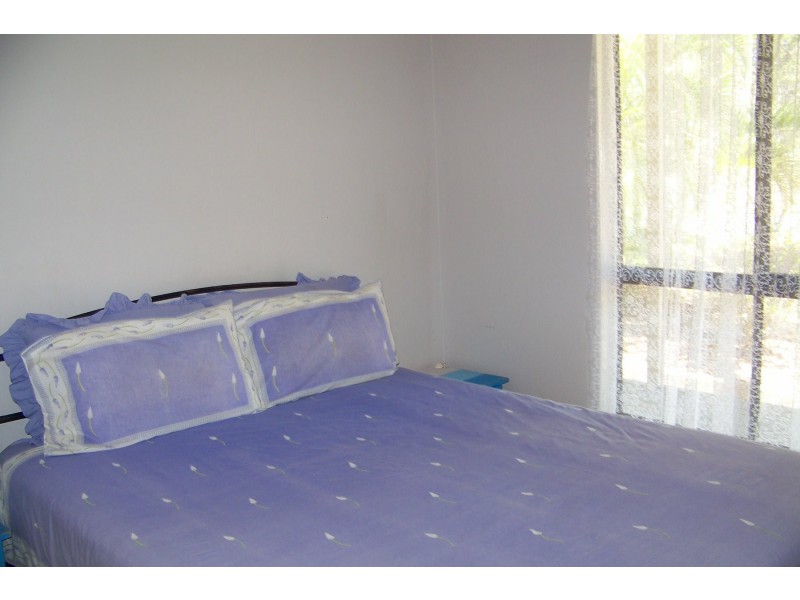 10 Peace St, Lamb Island QLD 4184
