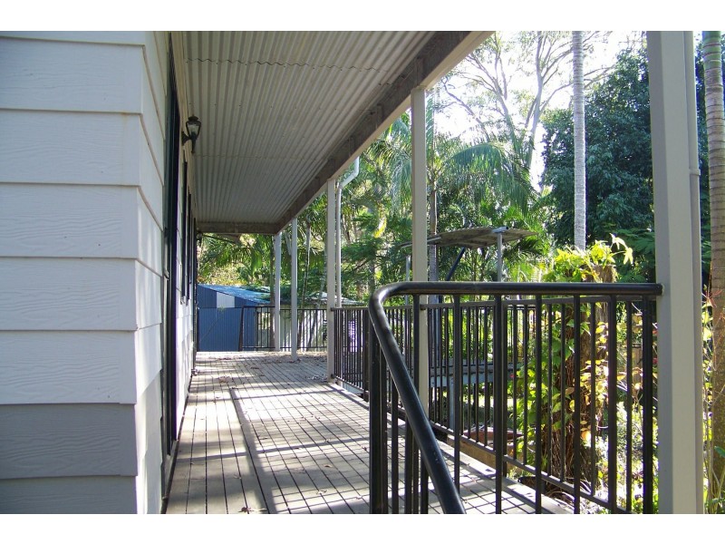 10 Peace St, Lamb Island QLD 4184