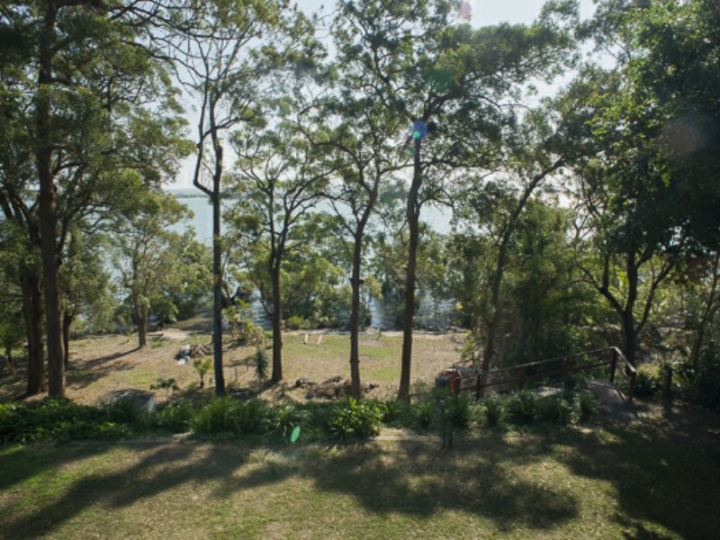 21 Coast Road, Macleay Island QLD 4184