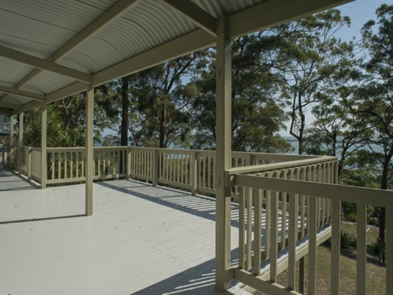 21 Coast Road, Macleay Island QLD 4184