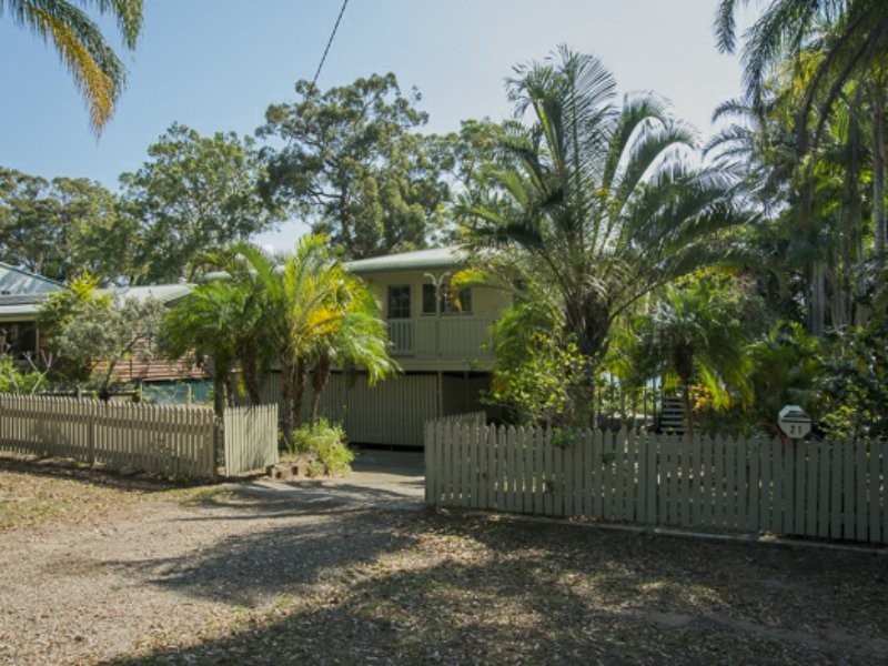 21 Coast Road, Macleay Island QLD 4184