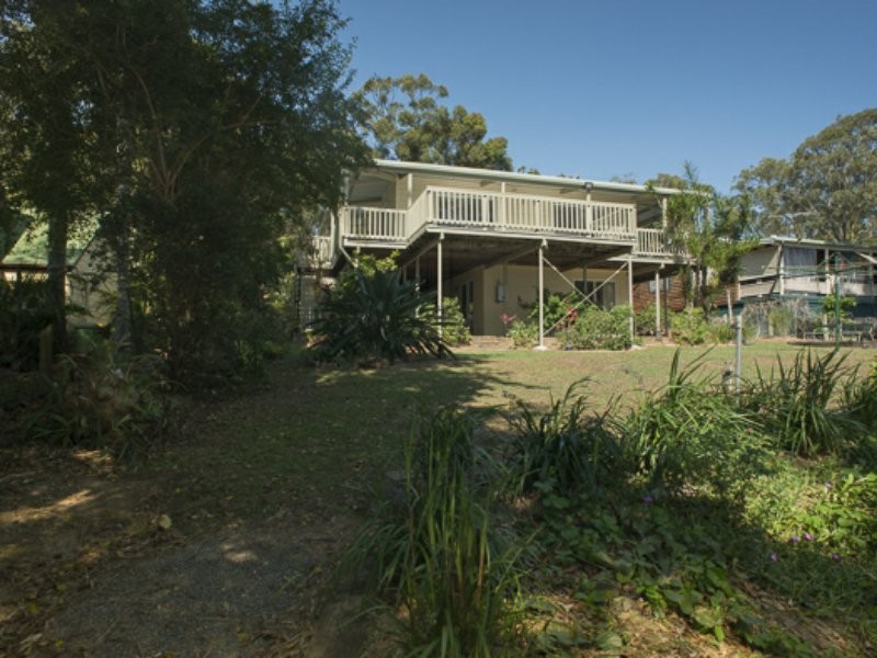 21 Coast Road, Macleay Island QLD 4184