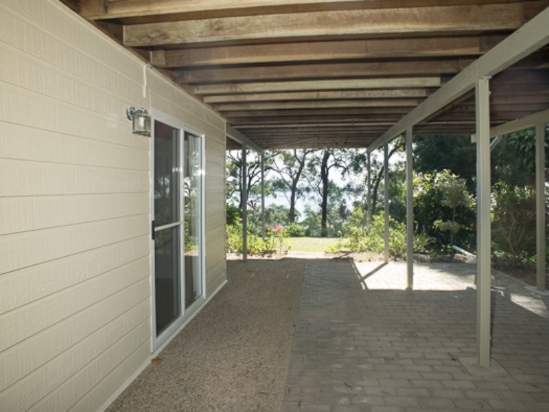 21 Coast Road, Macleay Island QLD 4184