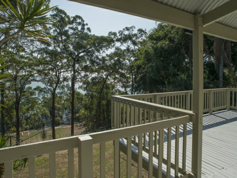 21 Coast Road, Macleay Island QLD 4184