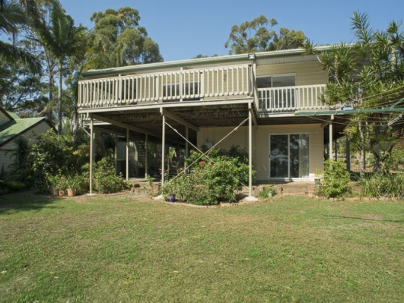 21 Coast Road, Macleay Island QLD 4184